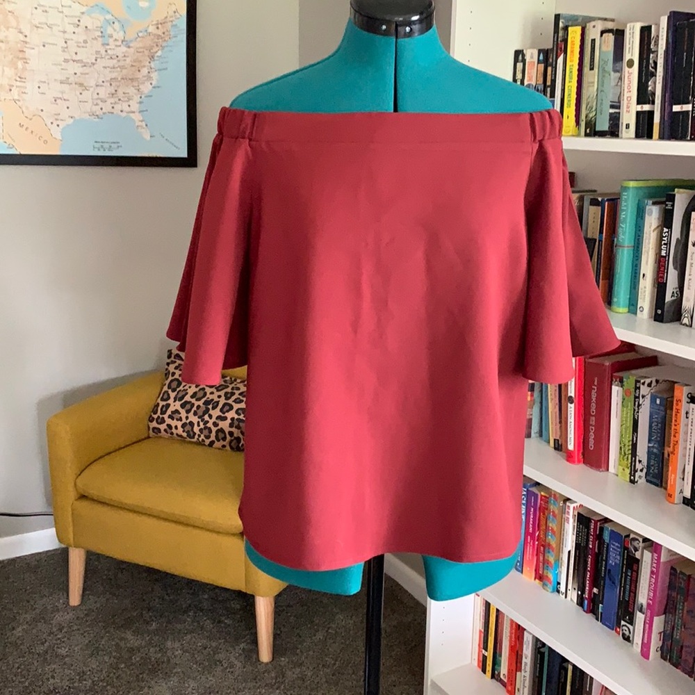 Off-the-shoulder top